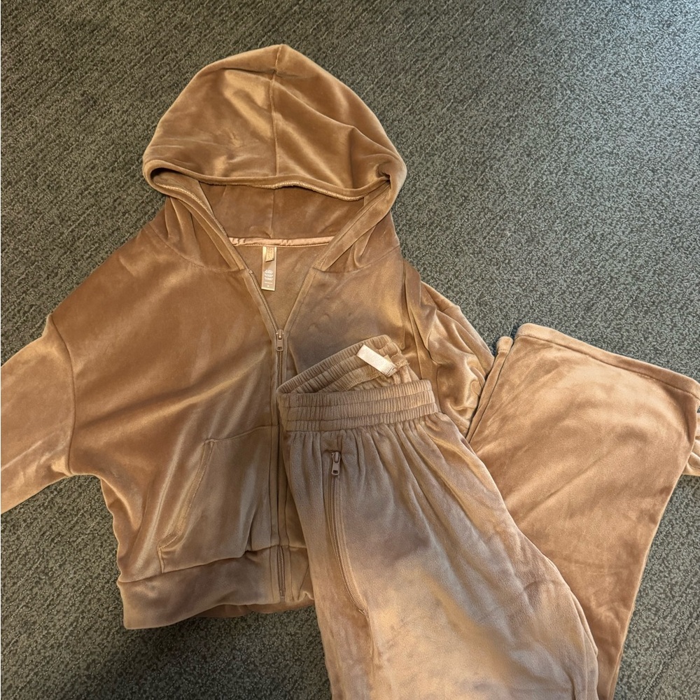 Skims teddy Velour Wide-Leg Lounge Pants - Taupe & crop hooded zip up - Picture 2 of 8